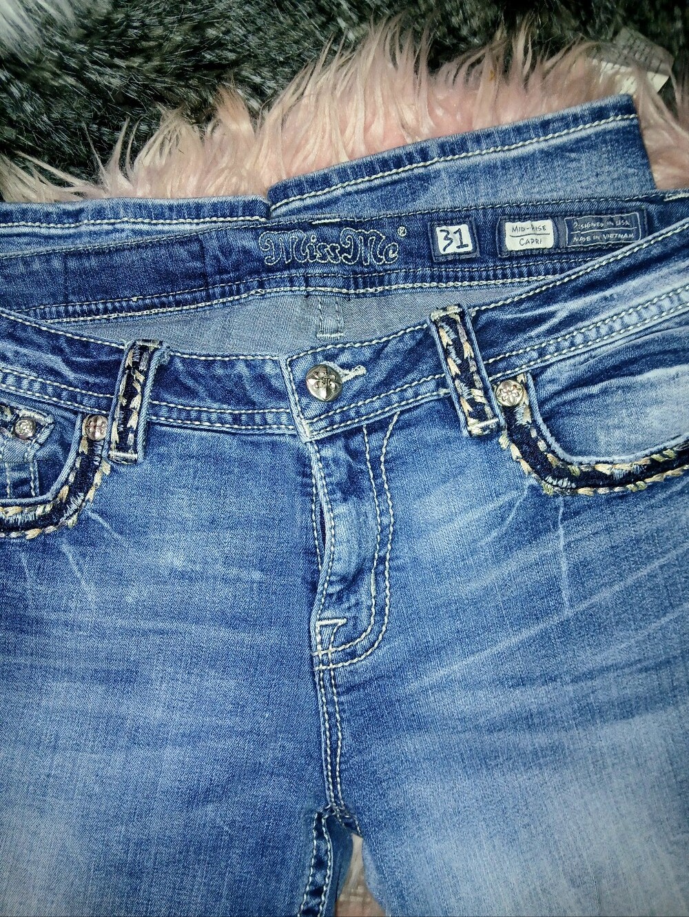 Miss Me Jeans - Midrise Capris
